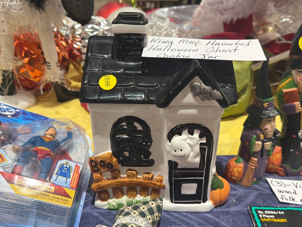 KING MAY HAUNTED HOUSE HALLOWEEN COOKIE JAR