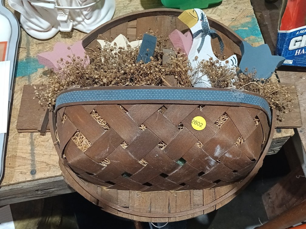 AMERICAN STYLE WALL DECANTER WITH BASKET AND GOOSE
