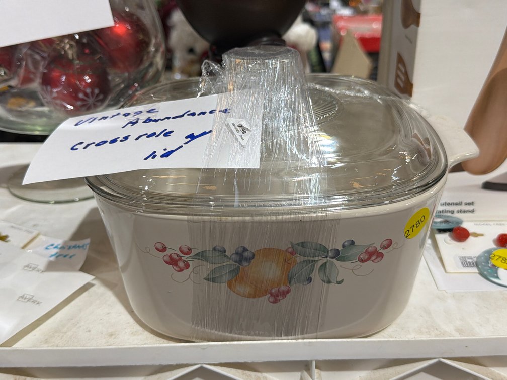 VINTAGE ABUNDANCE CASSEROLE BOWL WITH LID