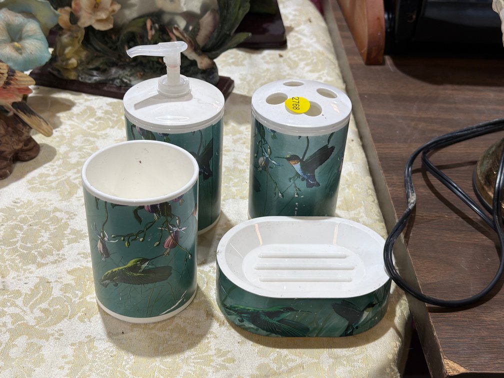 HUMMINGBIRD BATHROOM SET