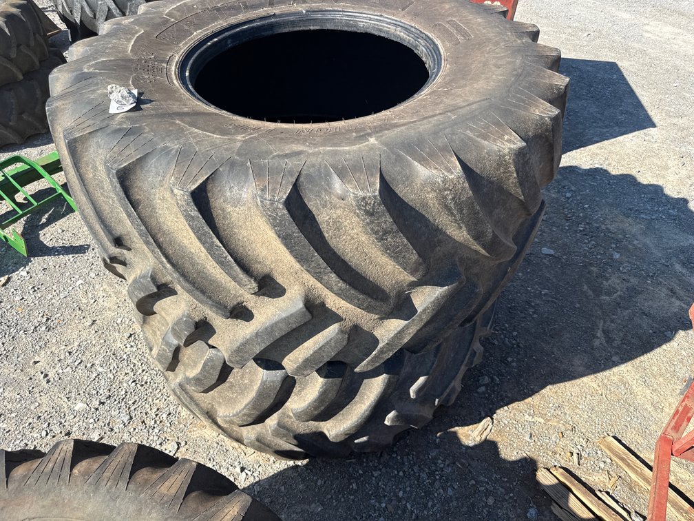 (2) TITAN 30.5 L-32 TIRES
