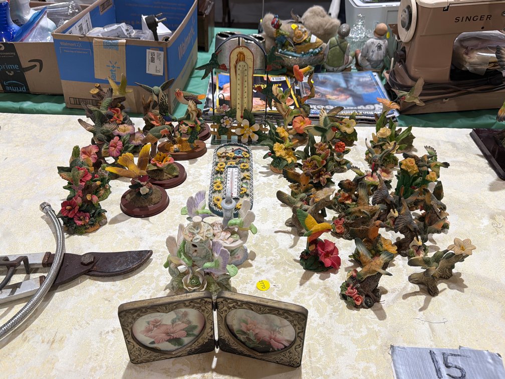 LOT OF HUMMINGBIRD FIGURINES/DECOR