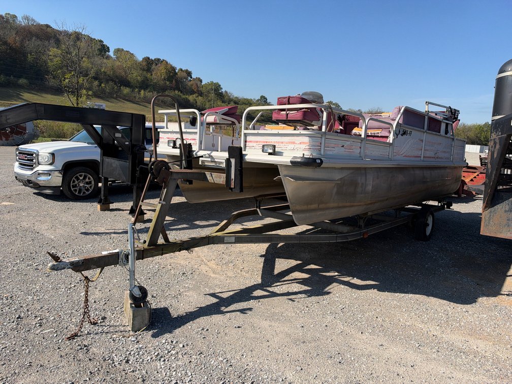 PONTOON BOAT