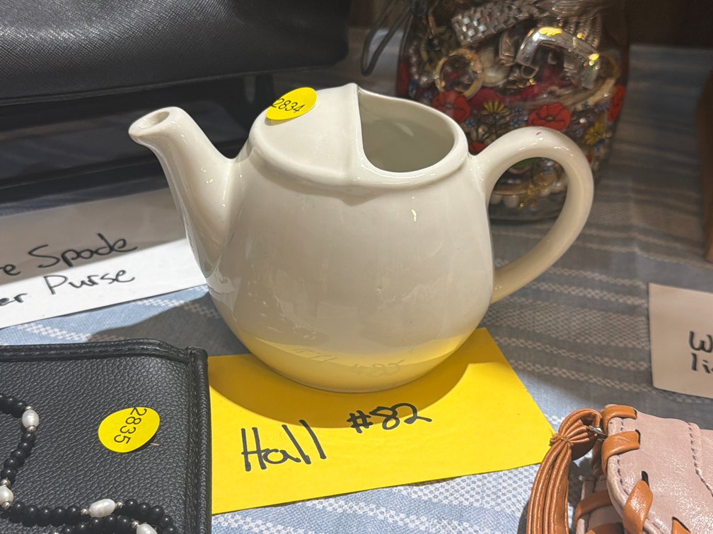 HALL #82 TEAPOT
