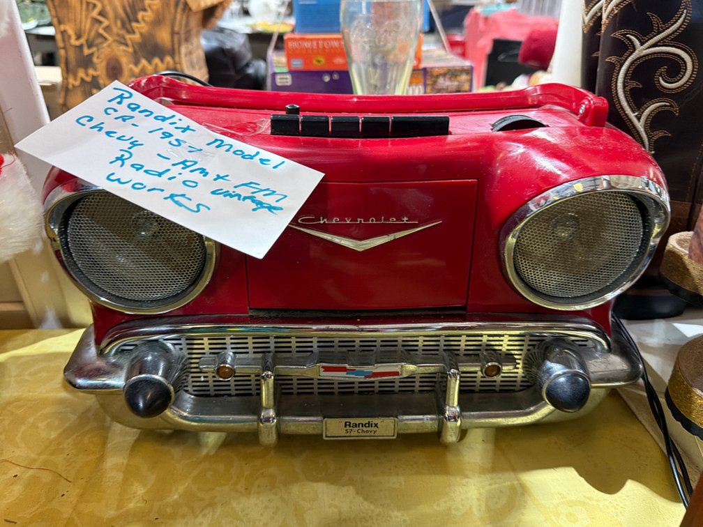 VINTAGE STYLE CHEVY RADIO
