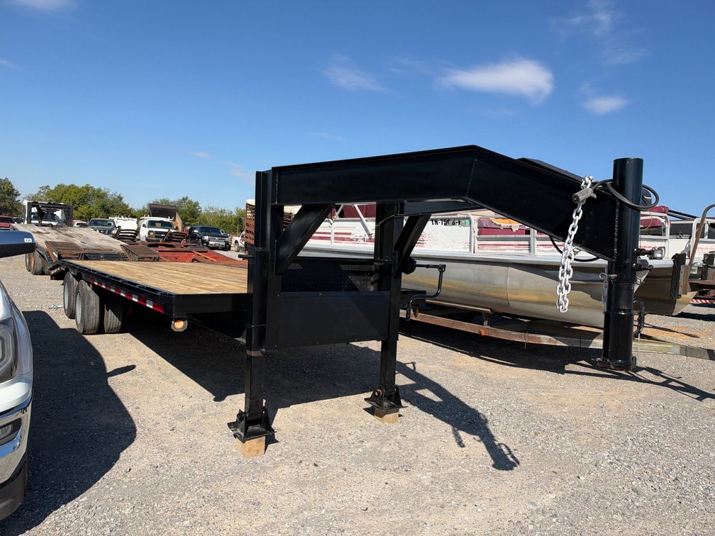 25’ GOOSENECK FLATBED TRAILER (Title)