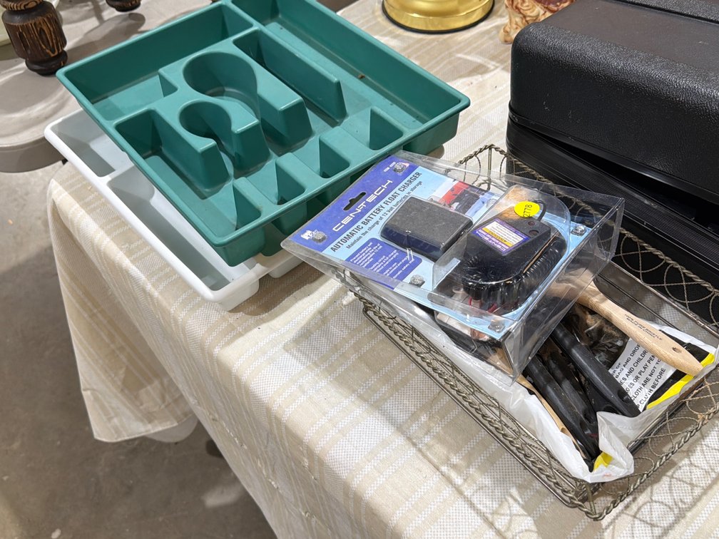 AUTOMATIC BATTERY FLAT CHARGER, UTENSIL ORGANIZERS, PAINT BRUSHES, ETC.