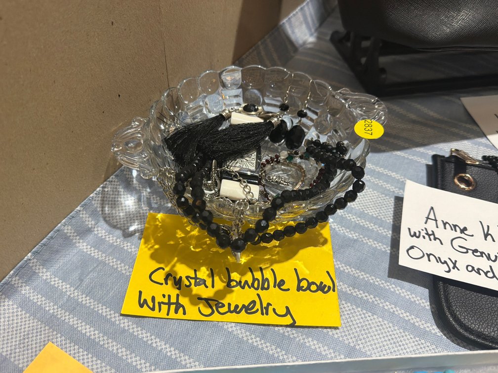 CRYSTAL BUBBLE BOWL WITH JEWELRY