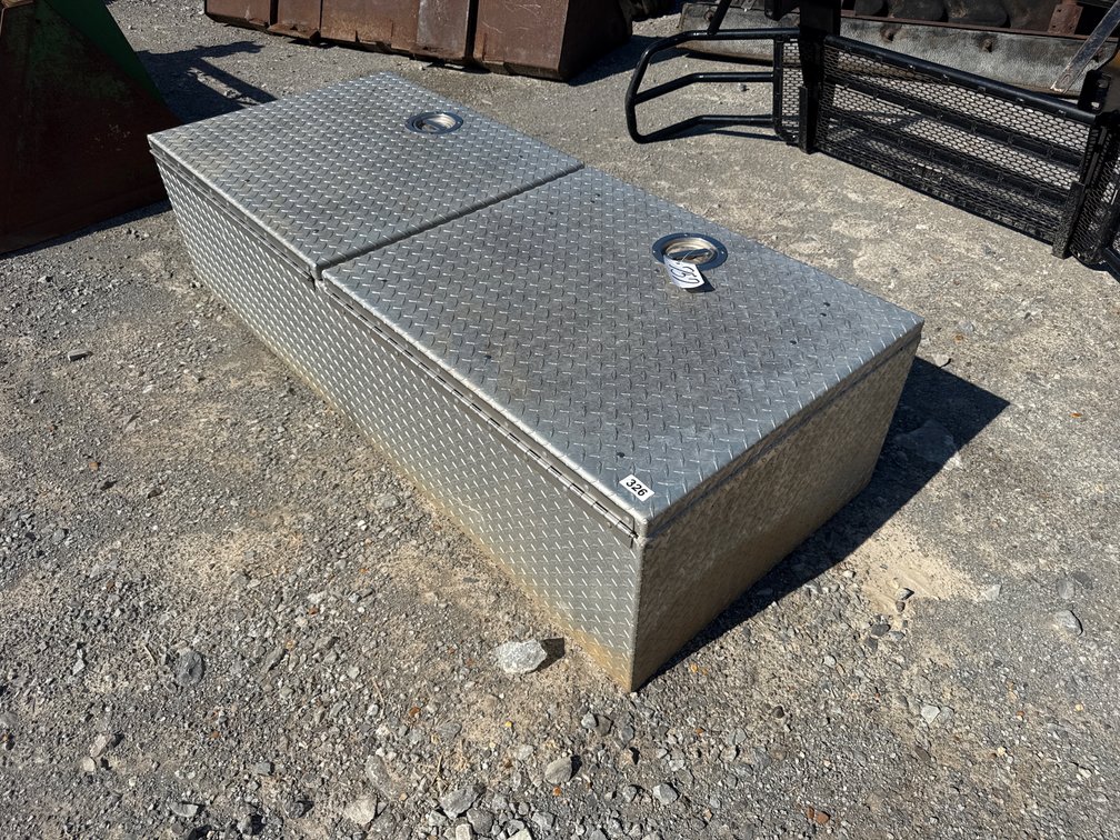 DIAMOND PLATE TOOLBOX