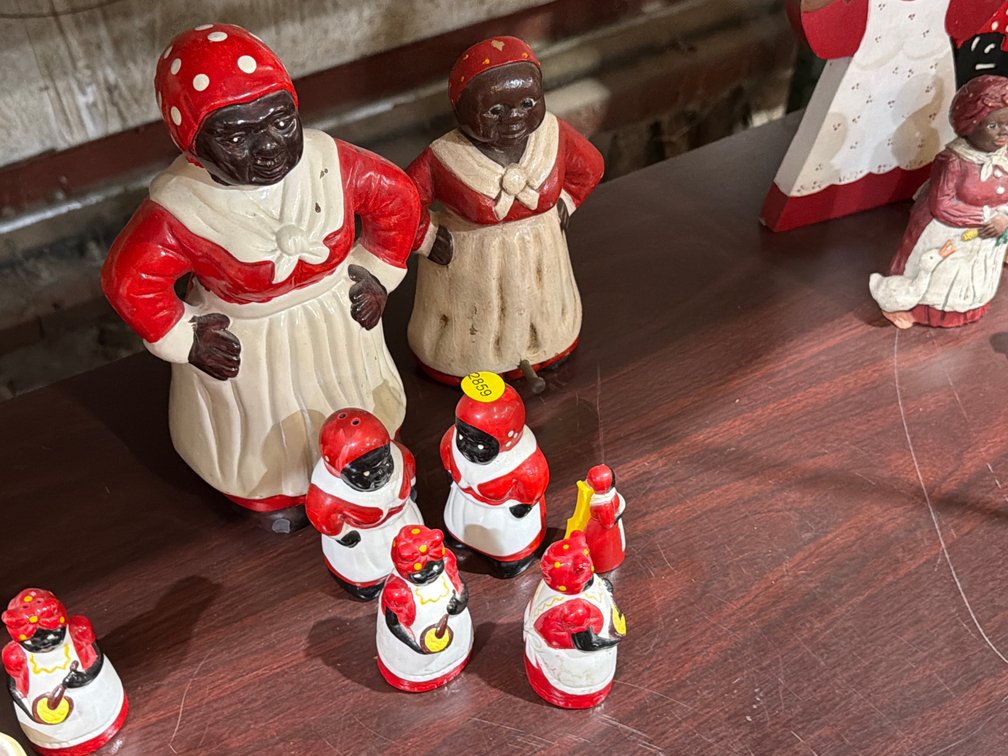 AMERICANA FIGURINES, S/P SHAKERS