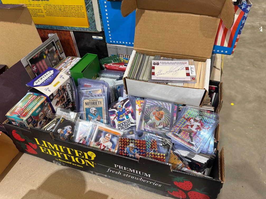 LOT OF VARIOUS SPORTS CARDS