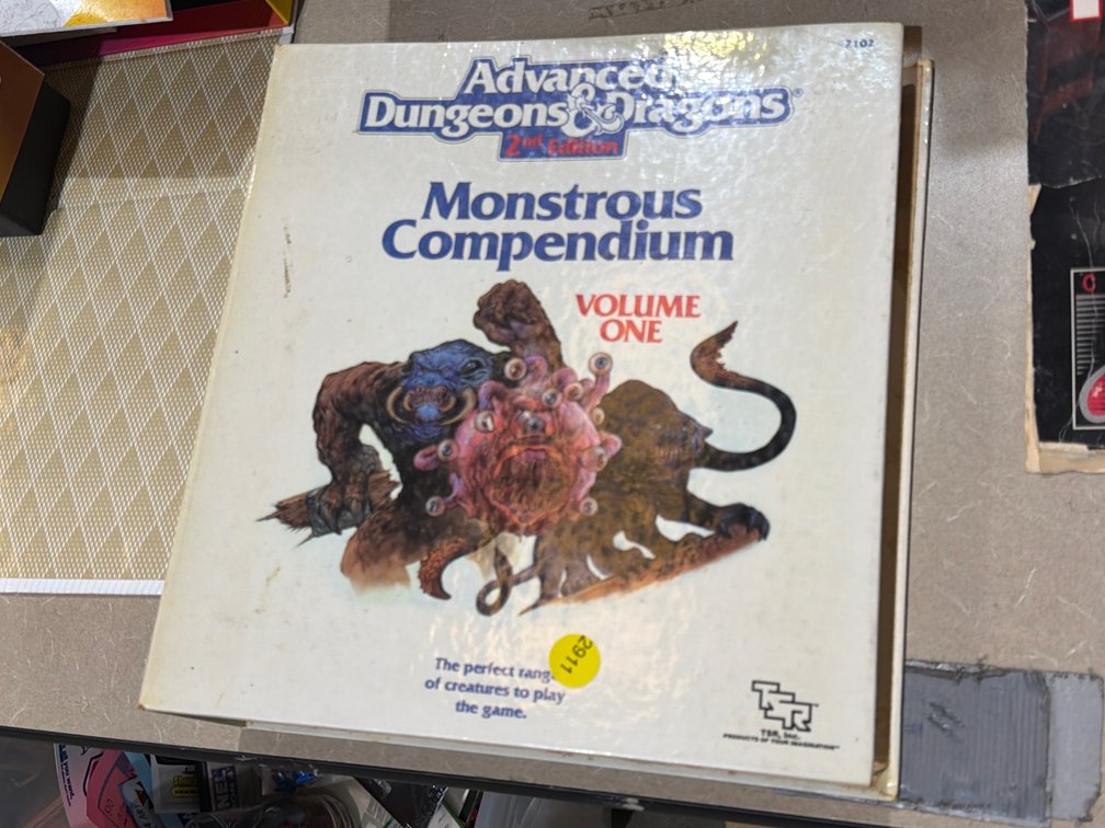 DUNGEONS AND DRAGONS MONSTROUS COMPENDIUM BOOK