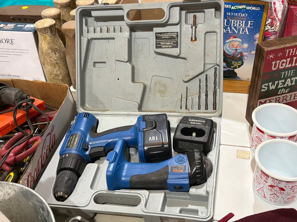 18V CORDLESS DRILL, LIGHT, BATTERY & CHARGER