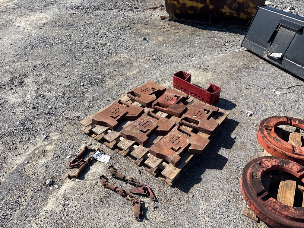 (6) INTERNATIONAL FRONT WEIGHTS, MOUNTING BRACKET, & 3 PT STABILIZERS