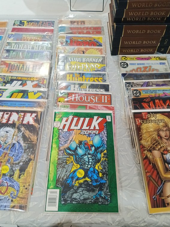 (10) COMICS