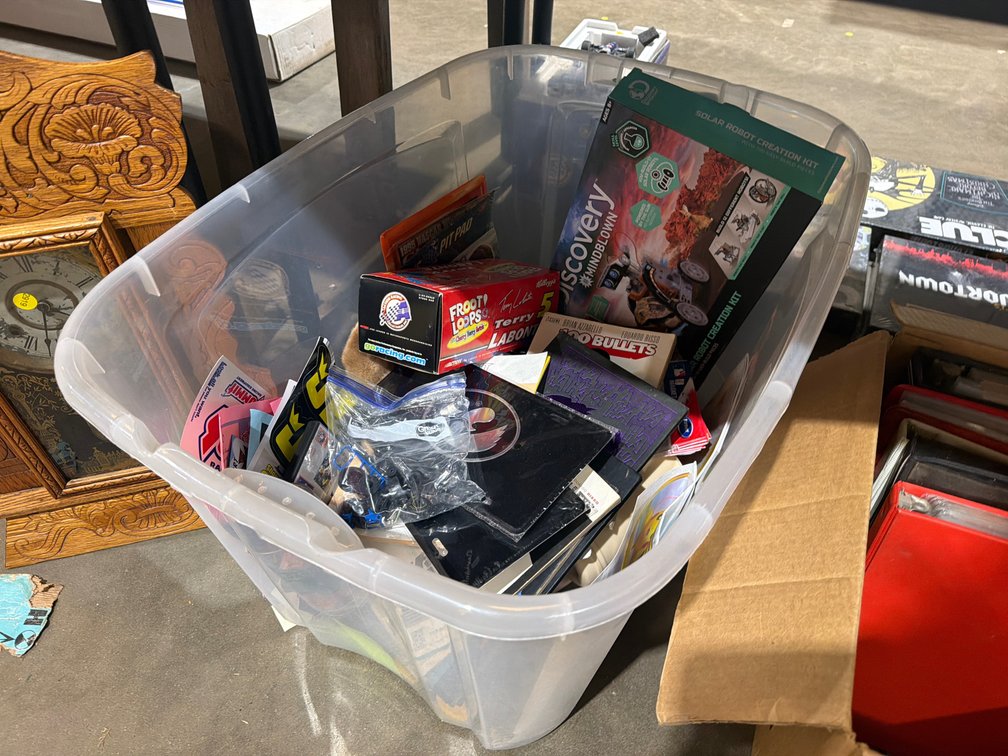 TOTE OF VARIOUS ITEMS