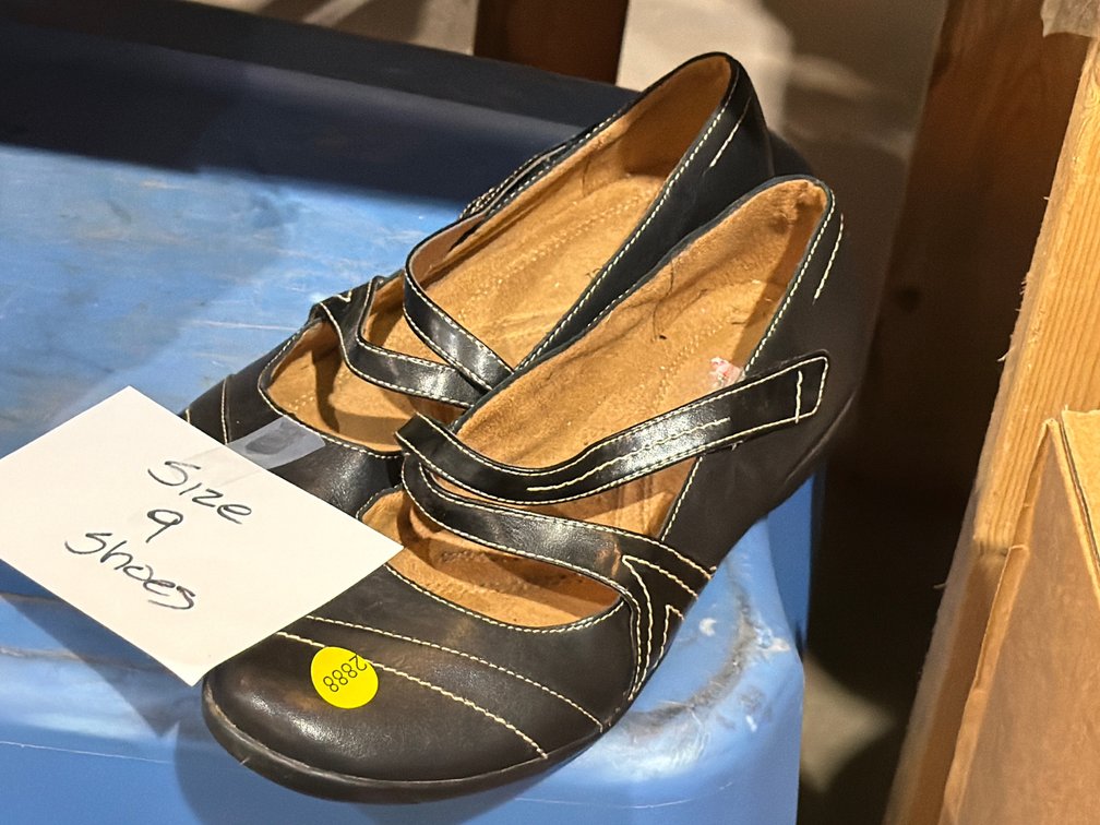 LADIES SIZE 9 FLATS