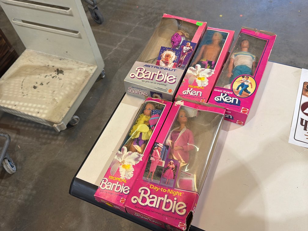 (2) KEN DOLLS AND (3) BARBIE DOLLS