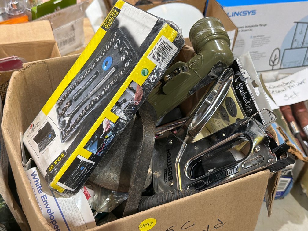 BOX OF MISC & HOUSEHOLD ITEMS