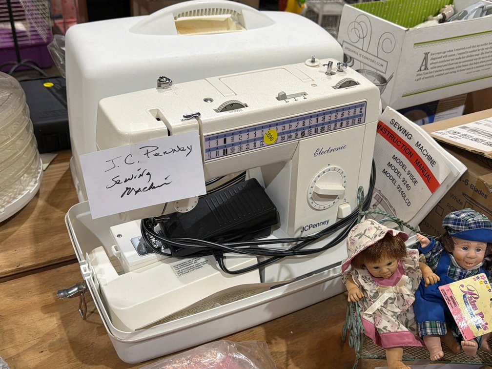 JC PENNEY SEWING MACHINE