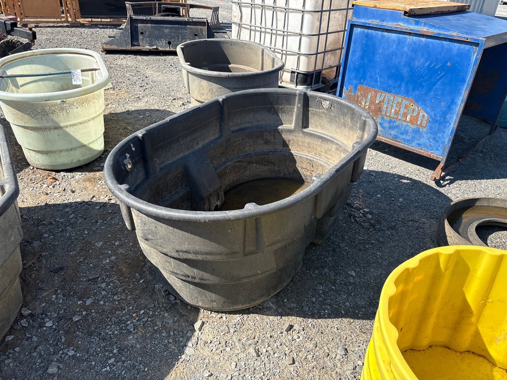 RUBBERMAID 150 GAL WATER TROUGH