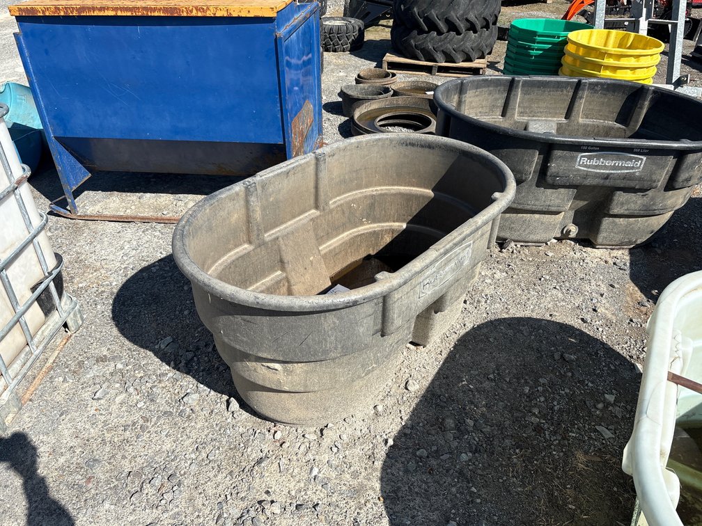 RUBBERMAID 100 GAL WATER TROUGH
