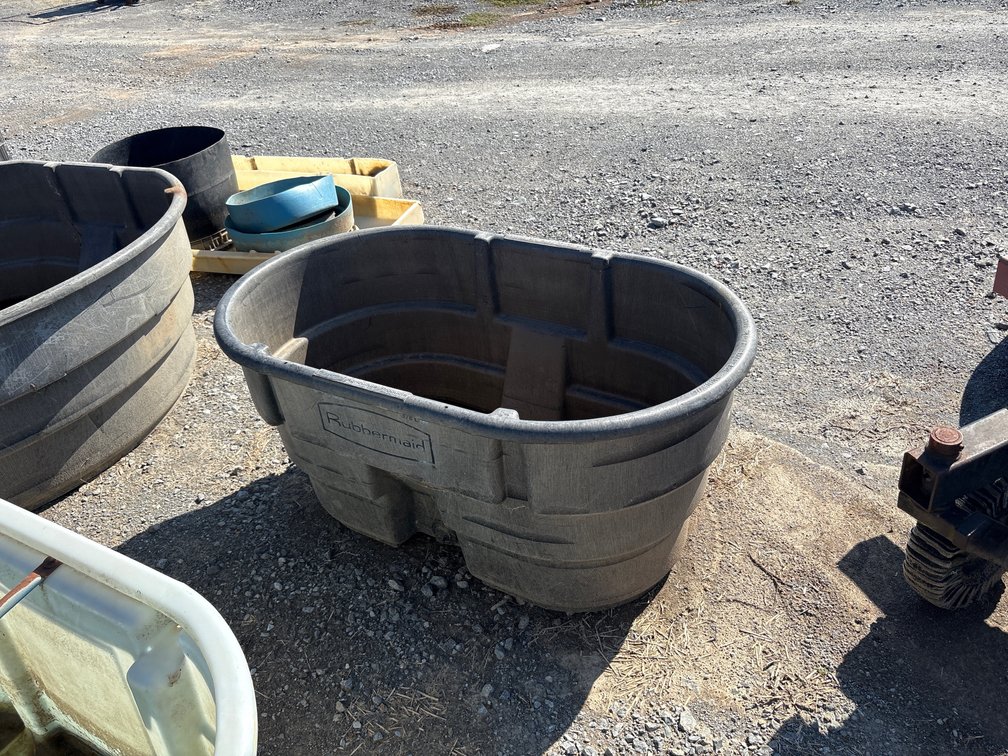 RUBBER MAID 100 GAL WATER TROUGH