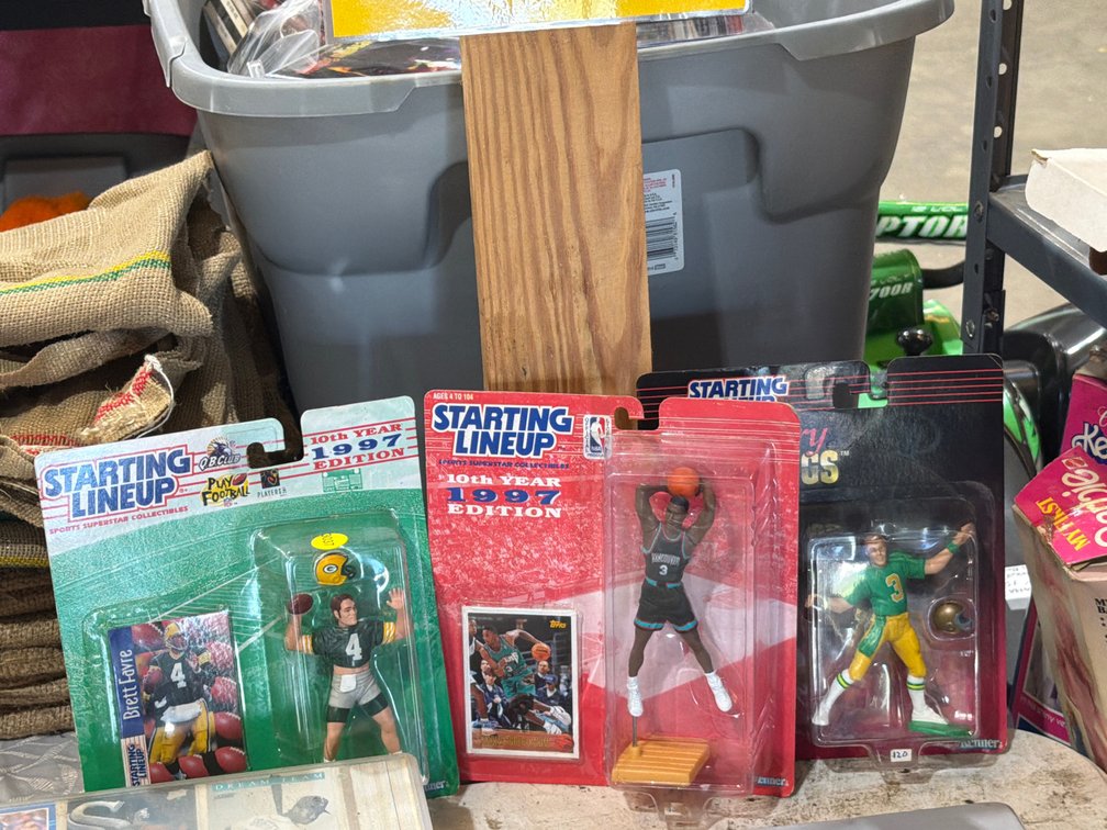 STARTING LINE UP FIGURES