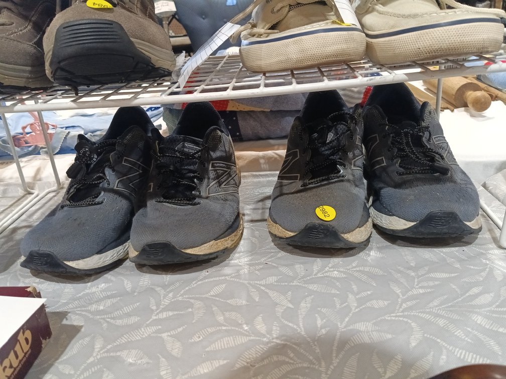 (2) PAIR MENS NEW BALANCE SHOES