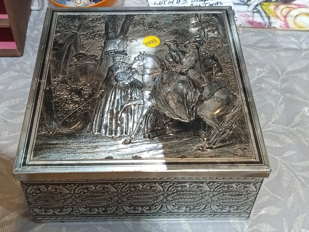 VINTAGE TIN BOX