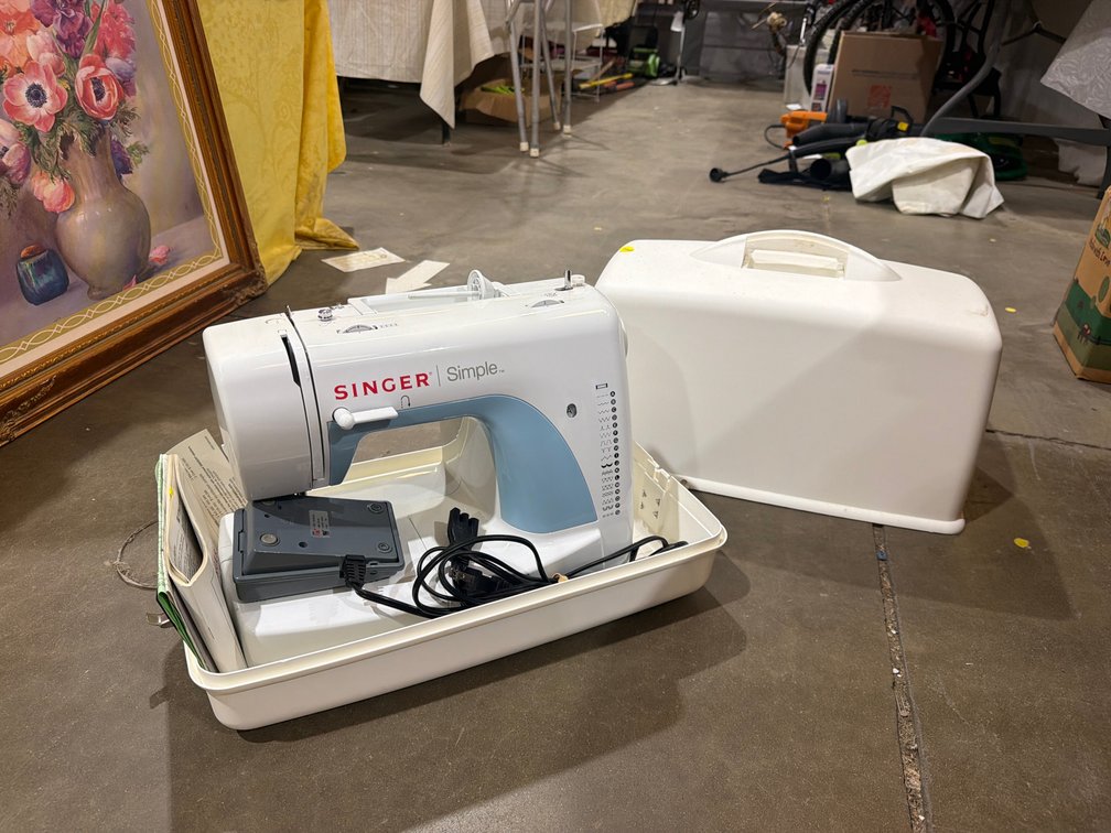 SINGER SEWING MACHINE