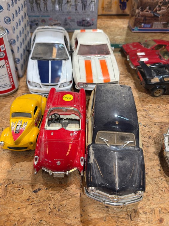 5 DIE CAST CARS