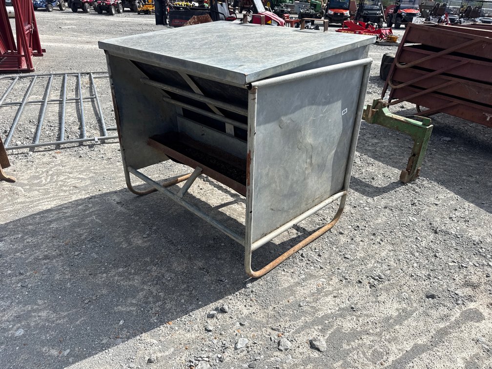 CALF CREEP FEEDER