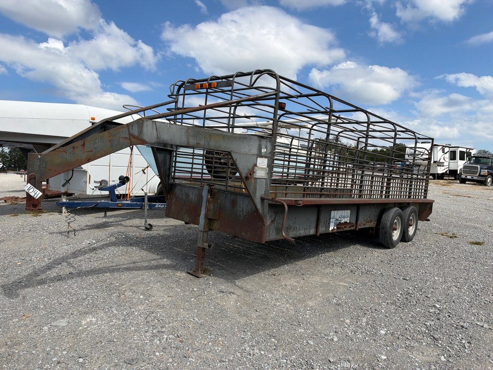 GOOSENECK 20’X6’ CATTLE TRAILER