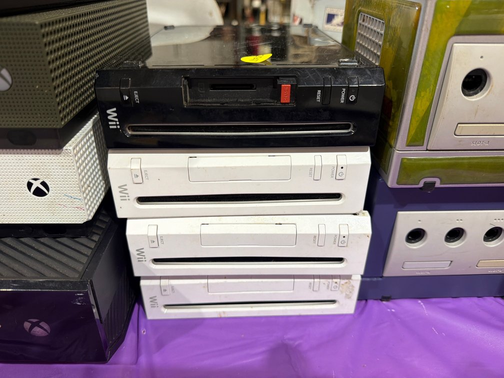 4 WII CONSOLES (NO CORDS)