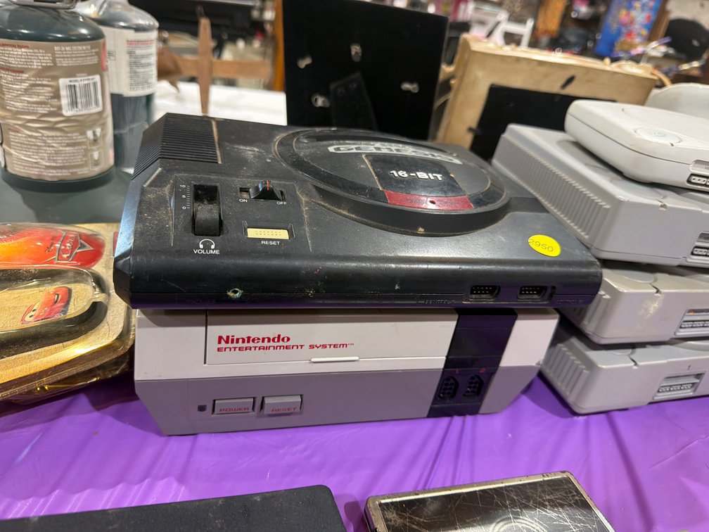 SEGA GENESIS AND NINTENDO CONSOLES (NO CORDS)