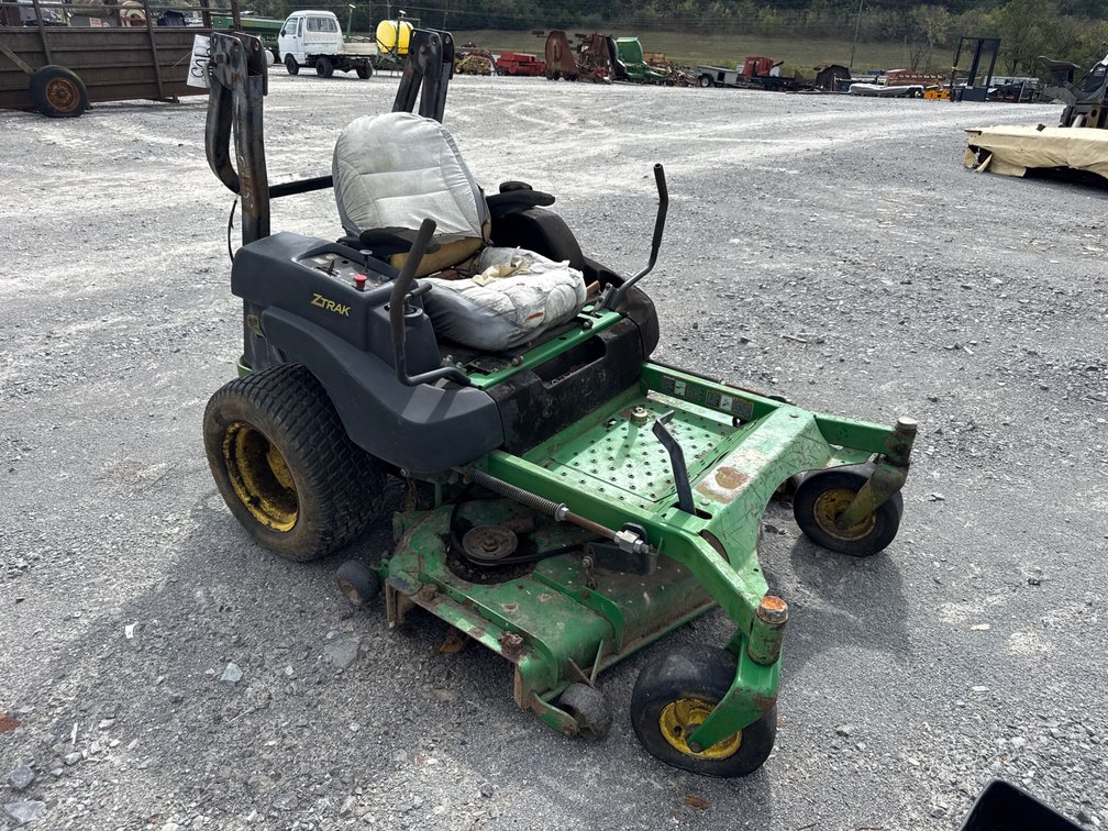 JOHN DEERE ZERO TURN MOWER