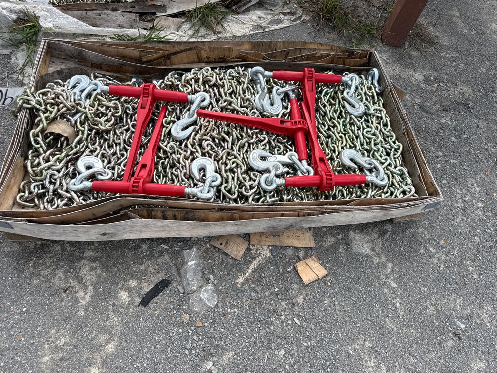 (10) 3/8 CHAINS AND (5) RATCHET BINDERS