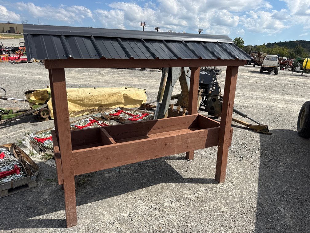 WOODEN MINERAL FEEDER