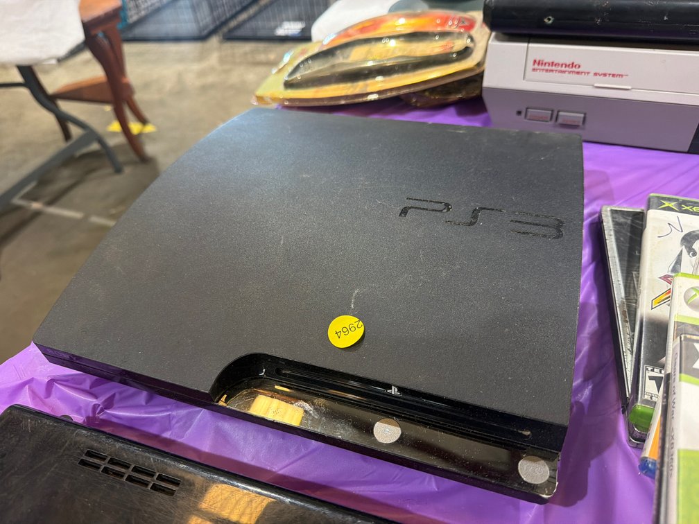 PLAYSTATION 3 CONSOLE (NO CORDS)