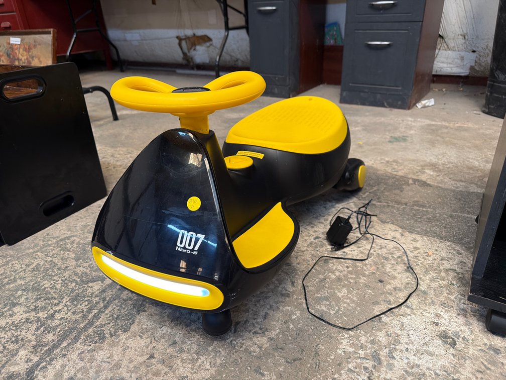 FANTIK RIDE WIGGLE CAR
