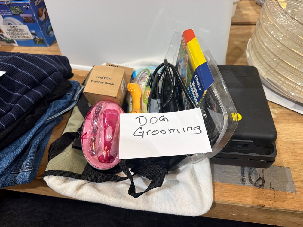 LOT OF DOG GROOMING ITEMS