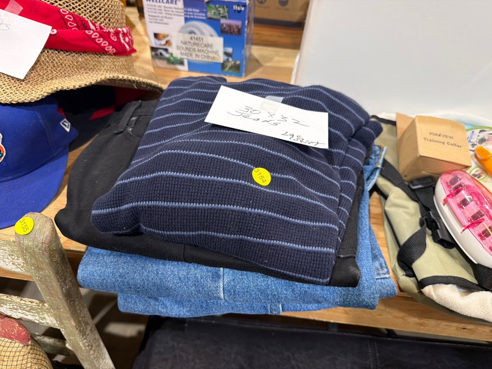 3 PAIRS OF MENS JEANS AND SHIRT