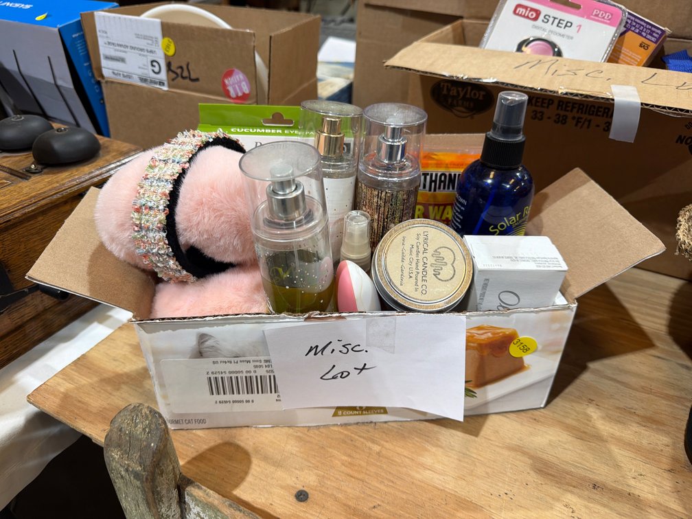 LOT OF BEAUTY PRODUCTS AND OTHER ITEMS