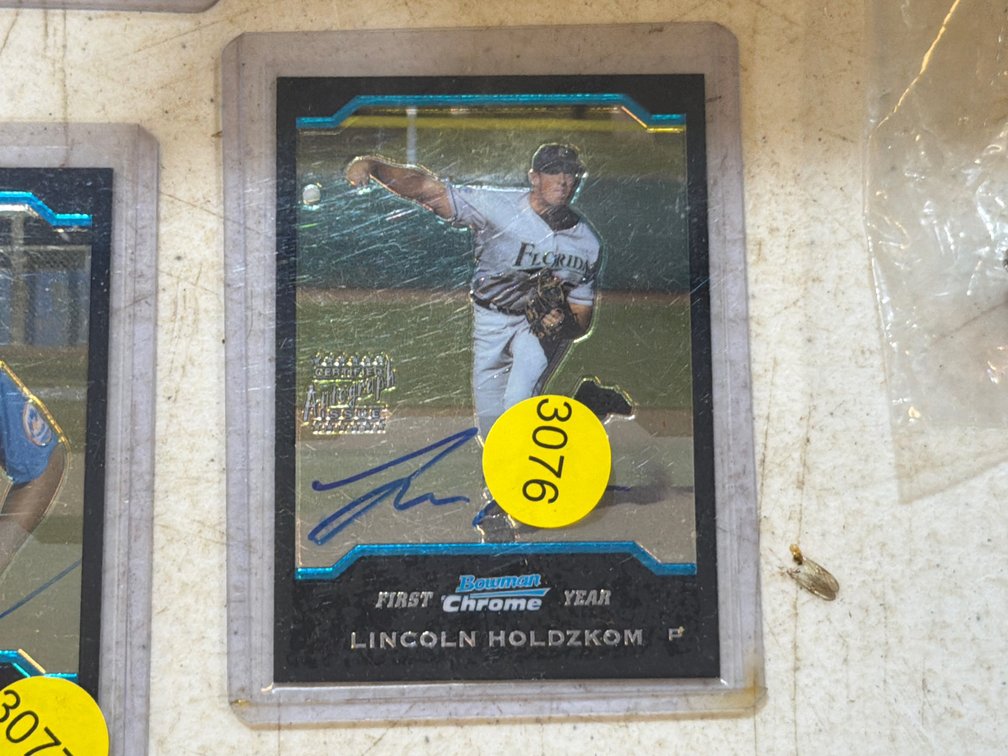 LINCOLN HOLDZKOM AUTOGRAPHED BASEBALL CARD