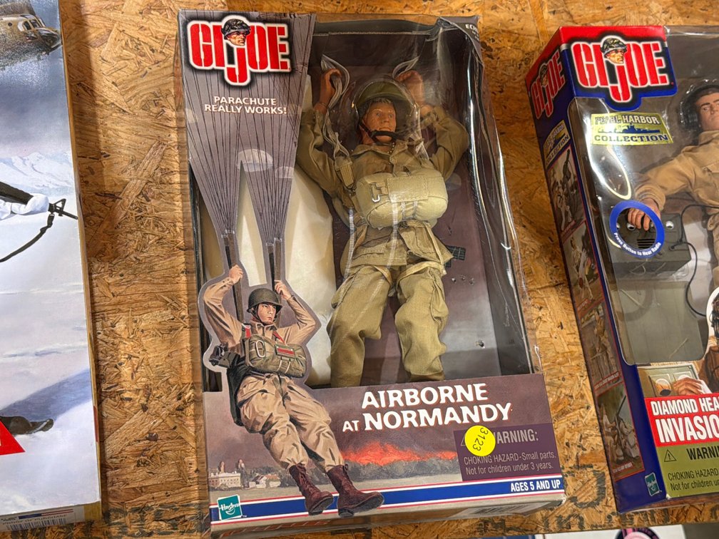 GI JOE AIRBORNE AT NORMANDY FIGURE
