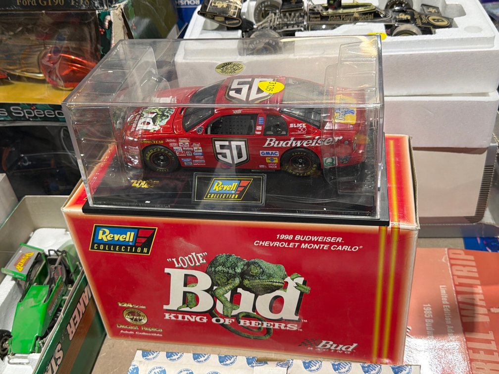 1:24 SCALE REVELL 1998 BUDWEISER CHEVY MONTE CARLO