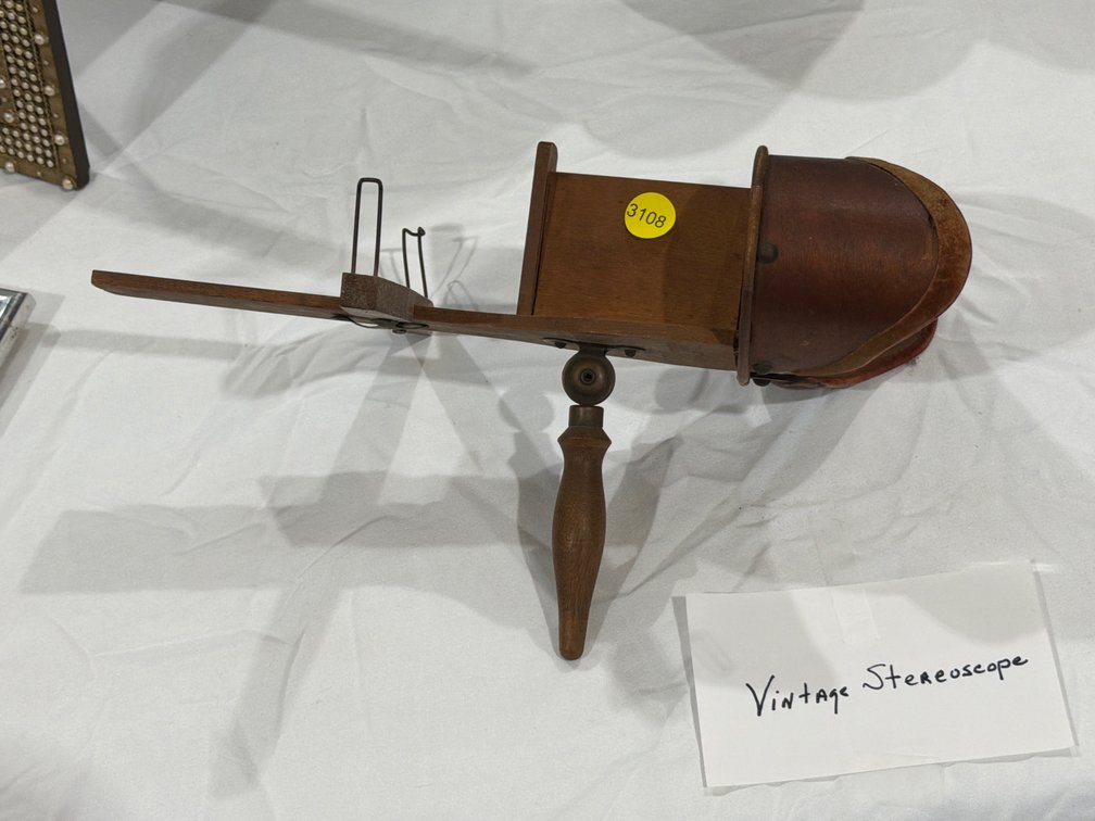 VINTAGE STEREOSCOPE
