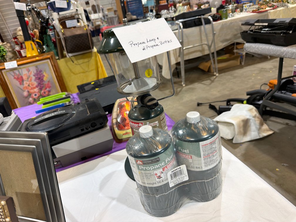COLEMAN PROPANE LANTERN WITH PROPANE BOTTLES