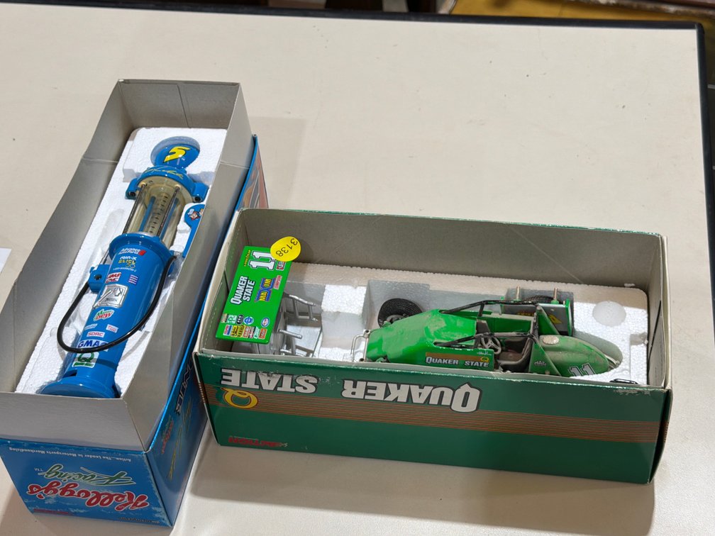 TERRY LABONTE DIE CAST GAS PUMP BANK, ACTION QUAKER STATE DIE CAST